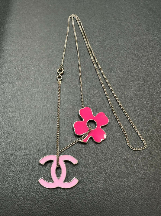 Chanel Vintage 04P Enamel Pink CC & Four-Leaf Clover Silver Necklace