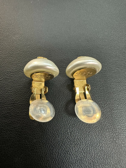 Chanel Vintage 95A Imitation Pearl White Round Clip-On Earrings