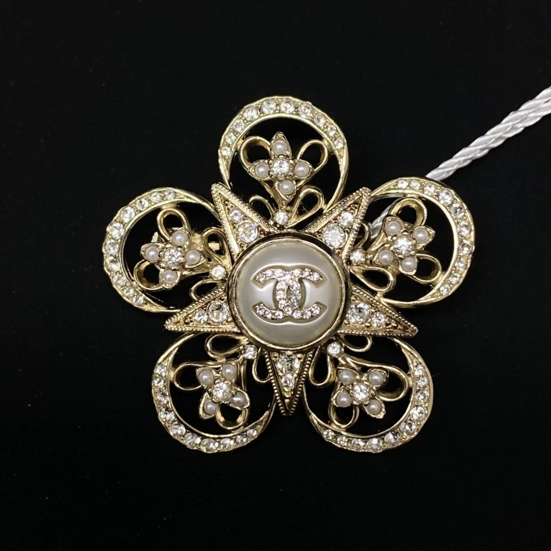 Chanel 23K pearl star flower brooch