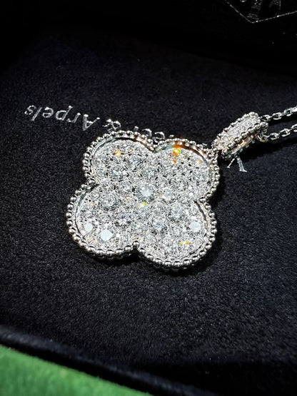 VCA Van Cleef 
Arpels Magic Alhambra pendant 18K white gold, Diamond