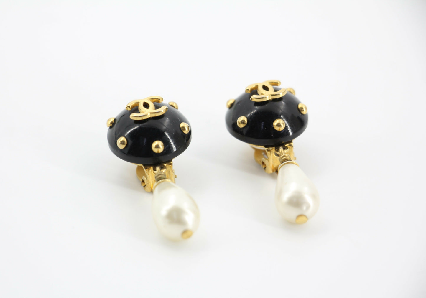 Chanel Vintage 96C Resin Dot Black Bean Imitation Pearl Dangle Clip-on Earrings