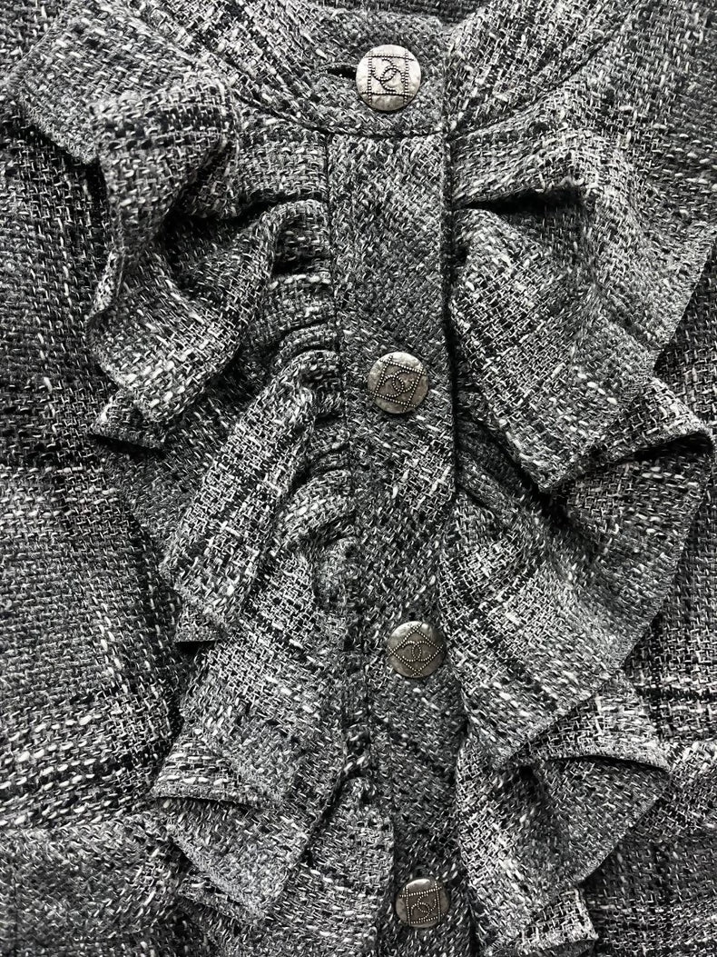 Chanel 19p black and gray ruffled tweed jacket