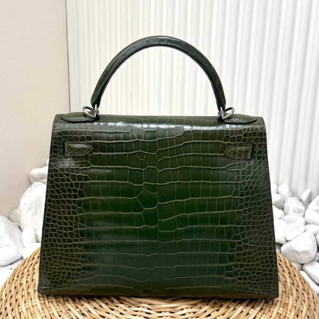 HERMES ダークグリーン ケース Hermès Kelly 28 Courchevel Vert Émeraude | SACLÀB