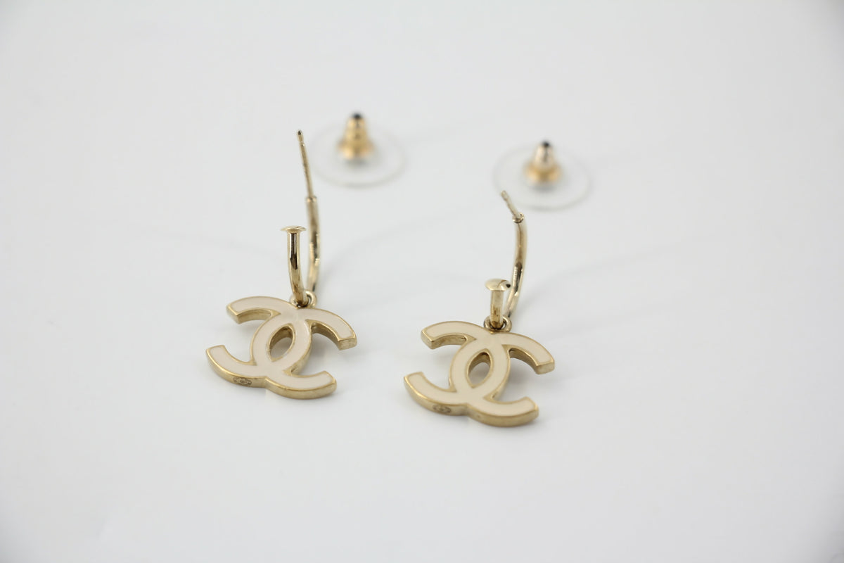 Chanel Vintage 10P Enamel White Pendant Earrings