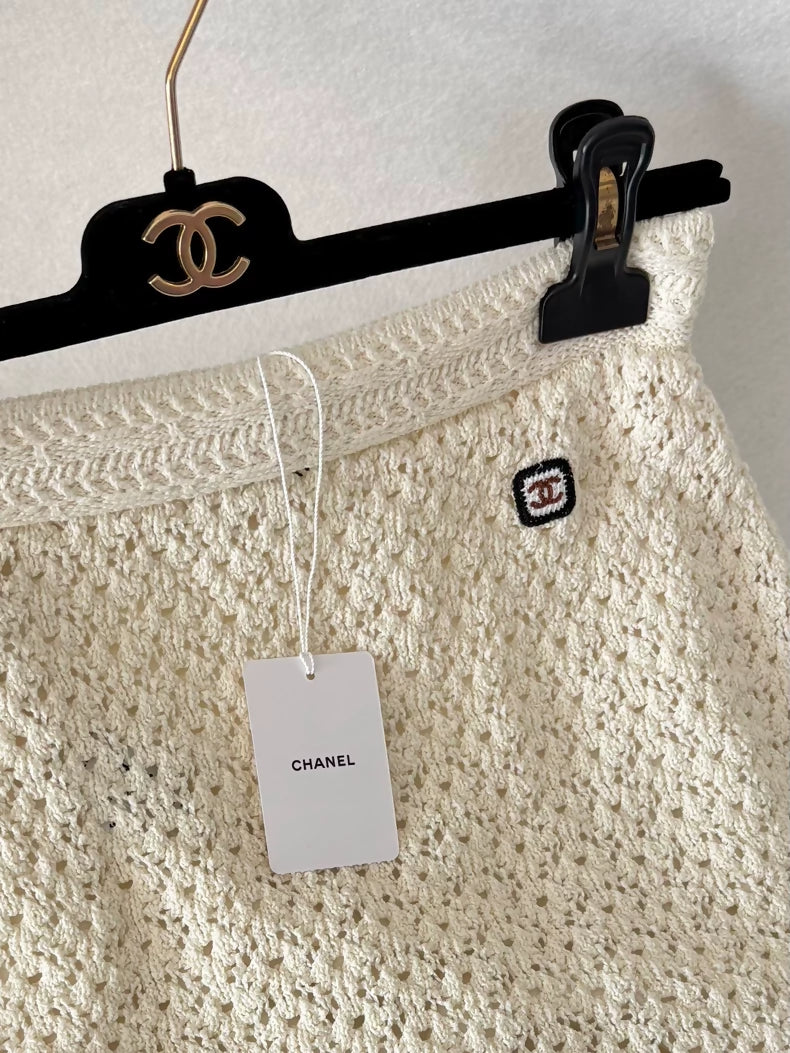 Chanel 26M off-white knit skirt