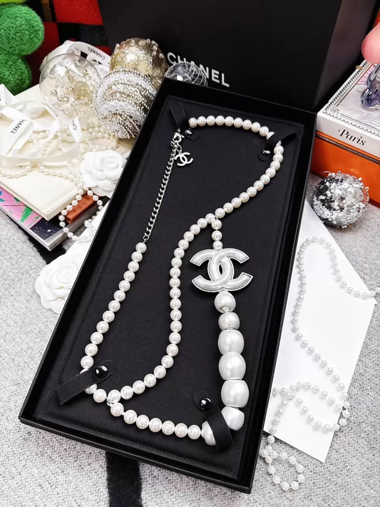 Chanel 25C White Pearl Double C Waist Chain