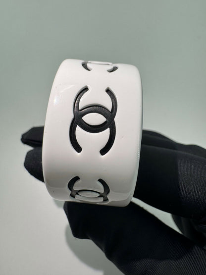 Chanel Vintage 02P Resin Black and White CC Bracel