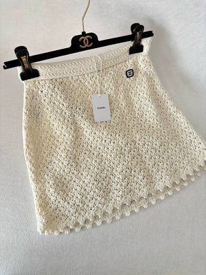 Chanel 26M off-white knit skirt