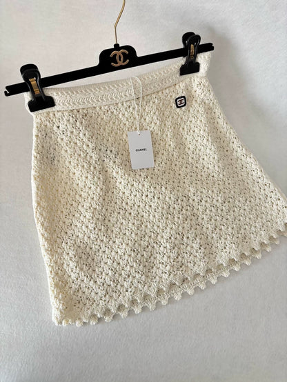Chanel 26M off-white knit skirt