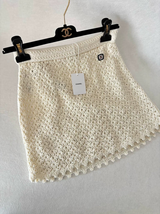 Chanel 26M off-white knit skirt