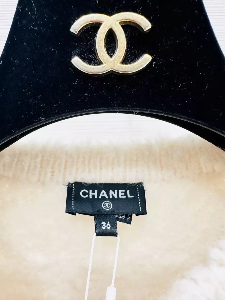 Chanel 25N ski vest with white and brown trim