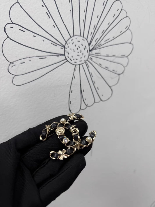 Chanel 20B classic double C brooch,
