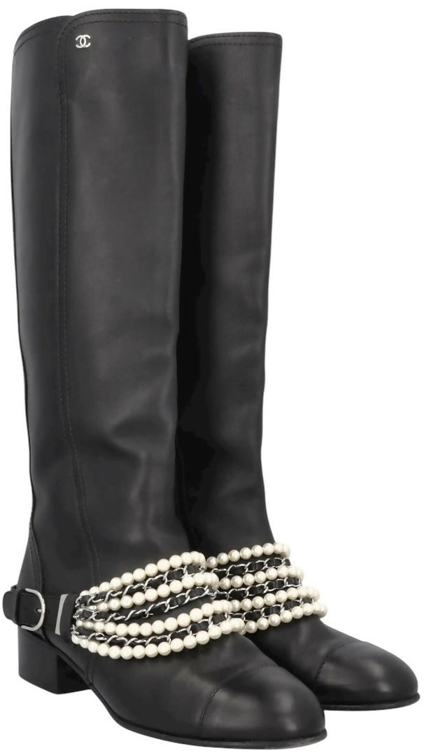 CHANEL 18A HAMBURG BLACK LEATHER PEARL CHAIN RIDING KNEE HIGH BOOTS EU 41