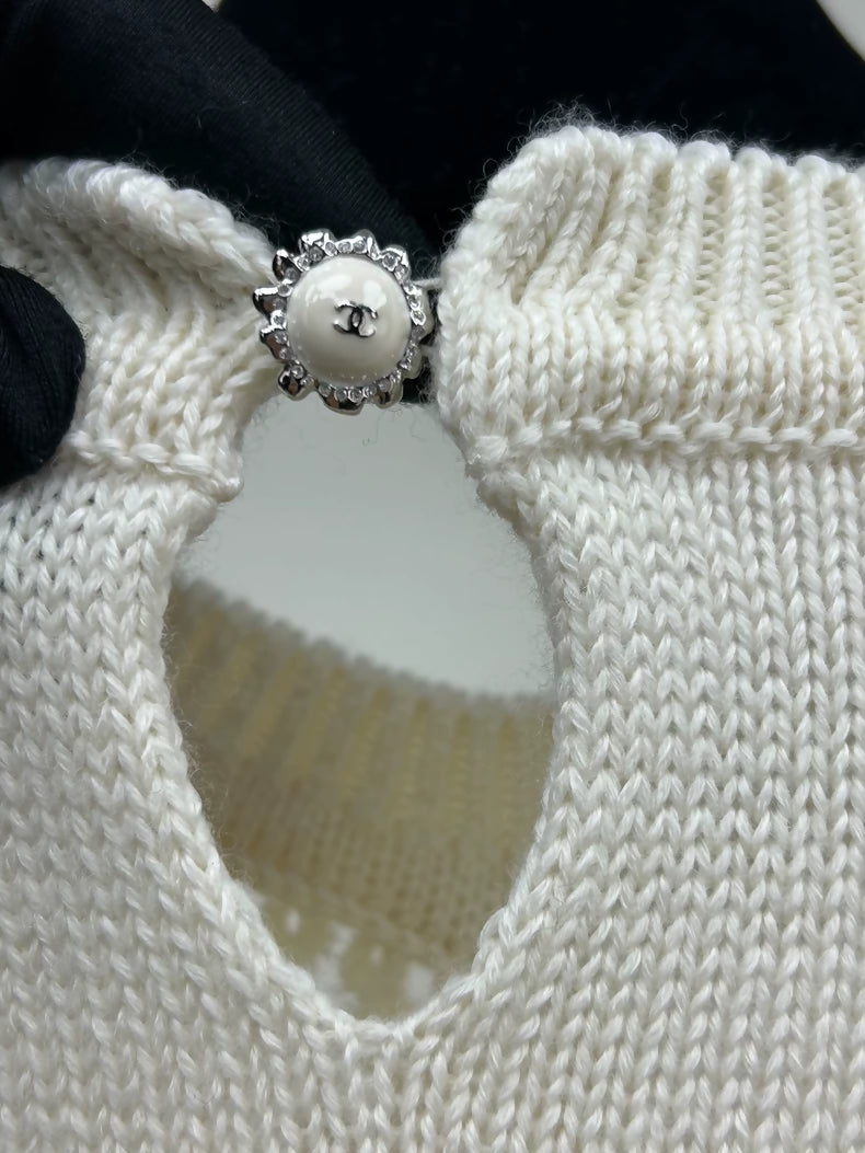 Chanel 25K openwork beige neckline knit sweater