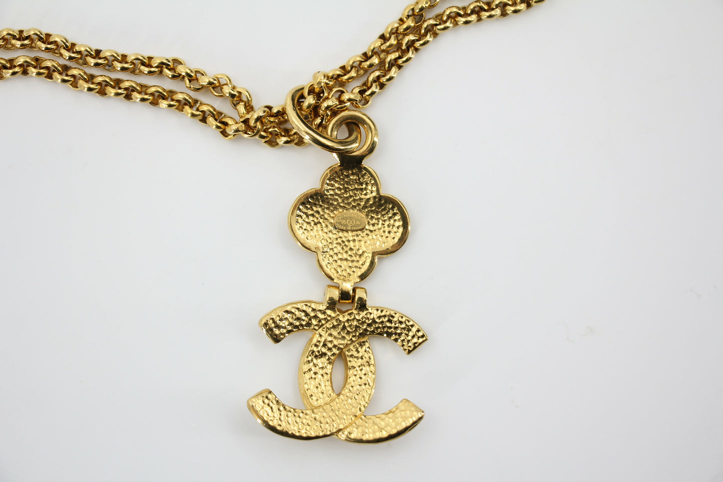 Chanel Vintage 95A Gold-plated Plain Gold Floral Long Necklace