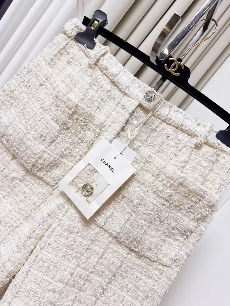 Chanel 25S off-white sequinetweed shorts