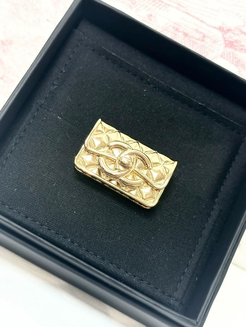Chanel 23k CC flap Bag Brooch