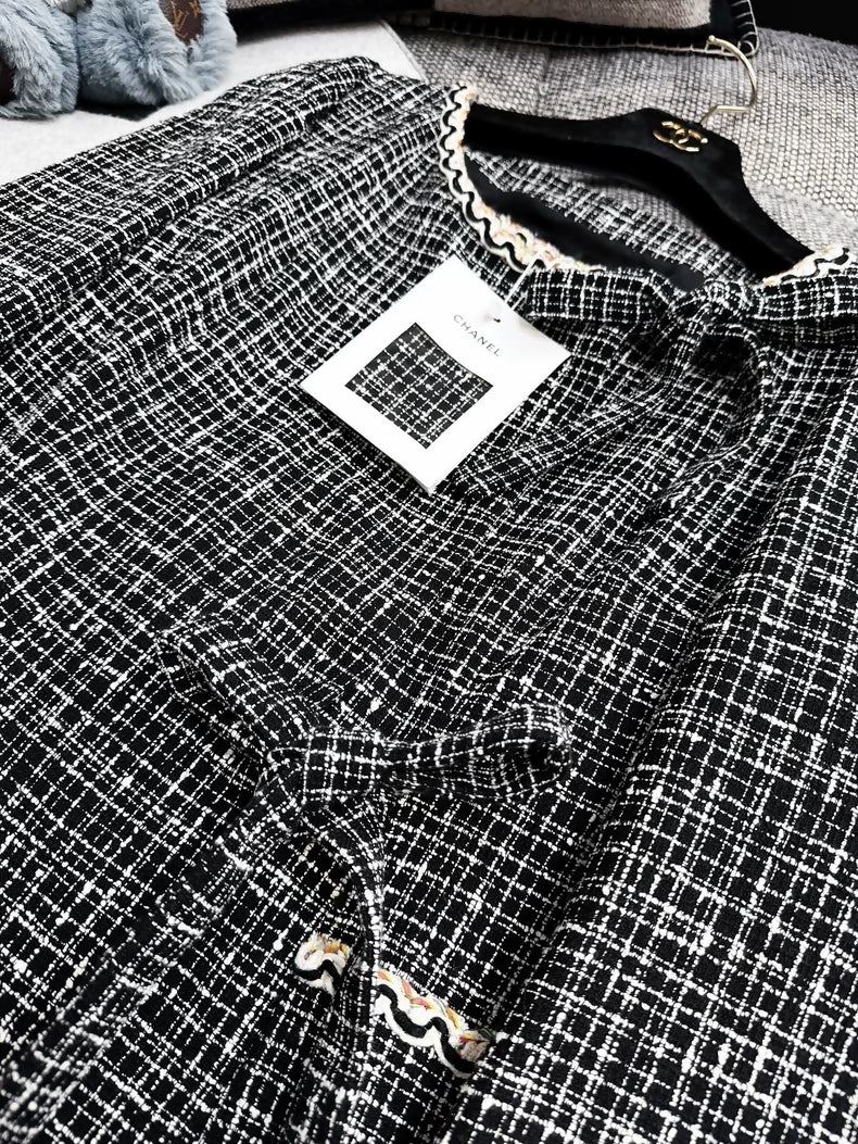 Chanel 25C black and white jacket