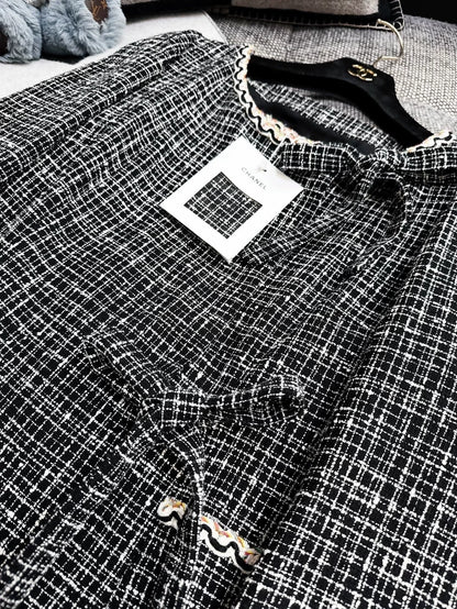 Chanel 25C black and white jacket