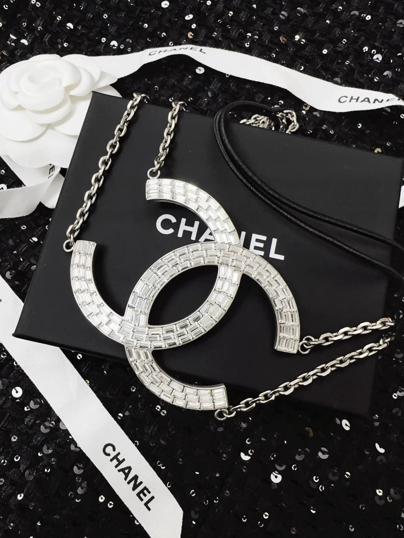 Vintage silver Chanel headband adorned with diamonds and a large double C (can also be worn as a necklace)