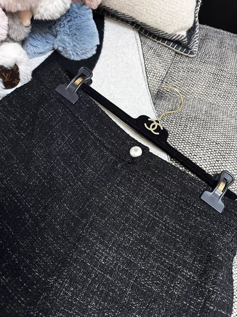 Chanel 25P black tweed Bermuda short