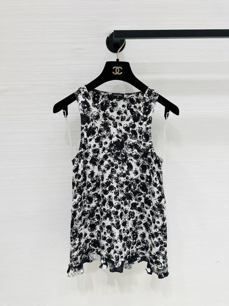 Chanel 26p black and white floral blouse