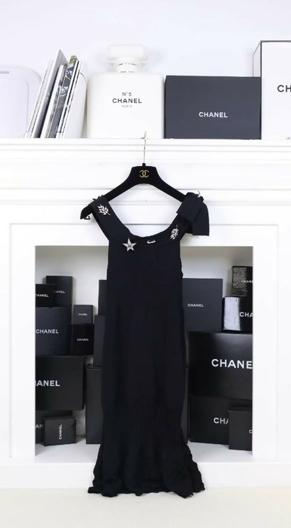Chanel 2008 Spring/Summer Preview Collection Black Knitted Multi-element Rhinestone Brooch Dress