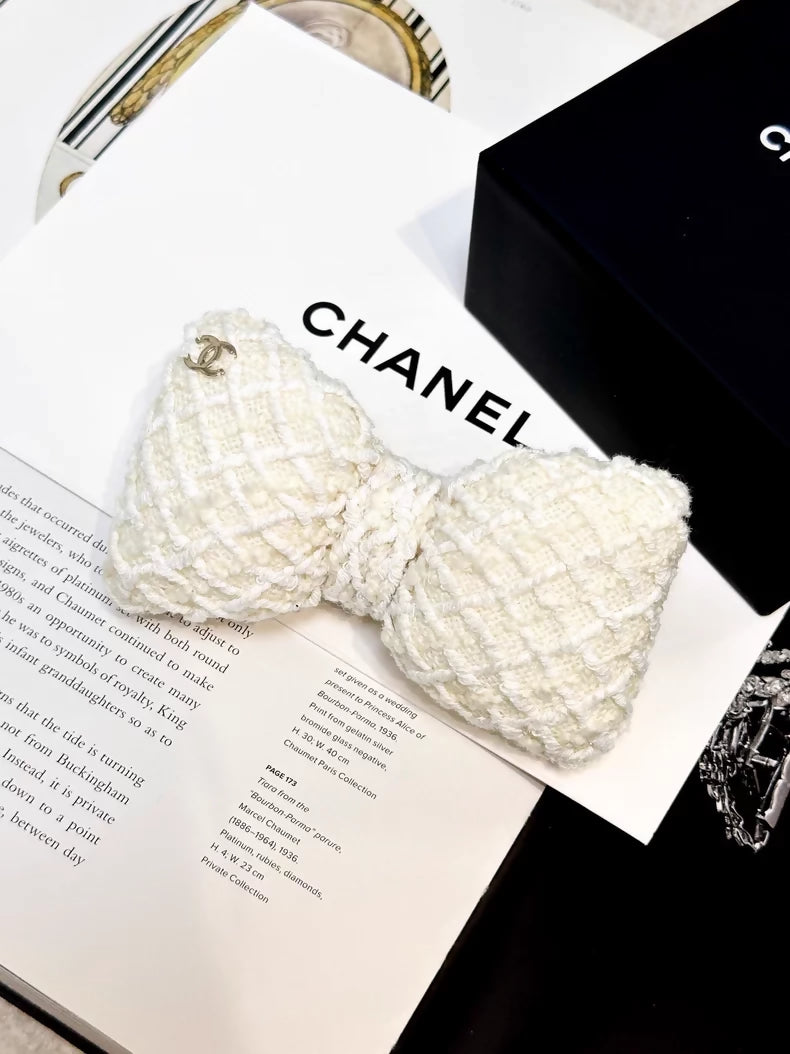 Chanel 22A off-white woven bow hair clip