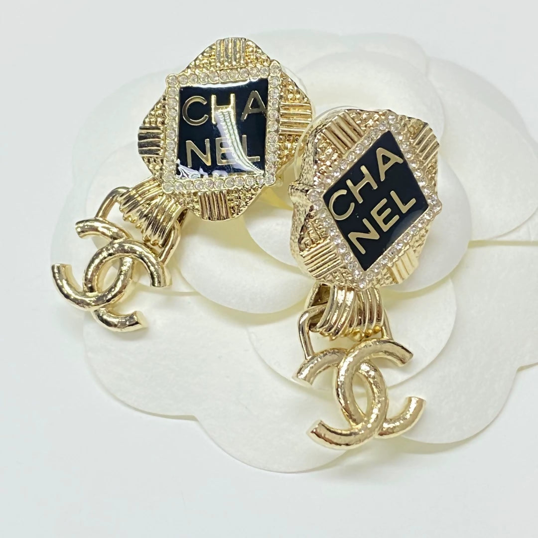 Chanel 21A double C earrings