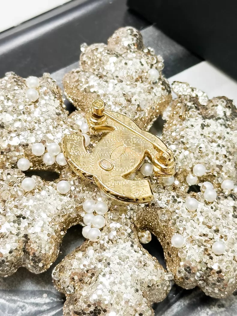 Chanel 24A Gold CC brooch