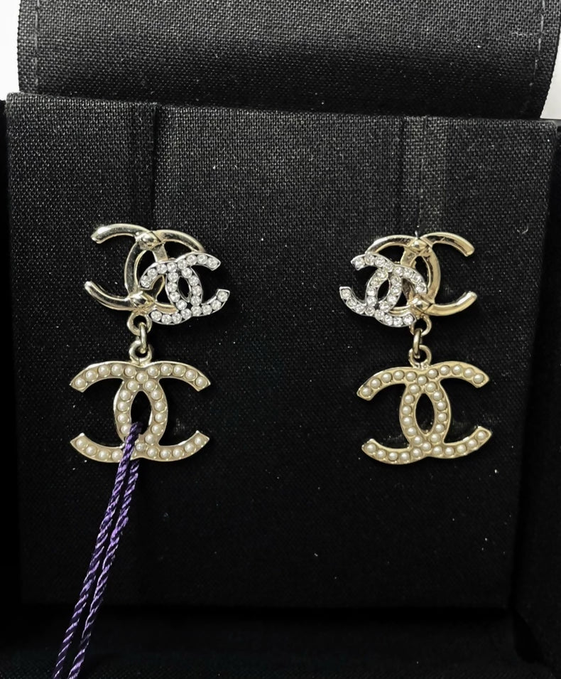 Chanel 21A Double C earrings