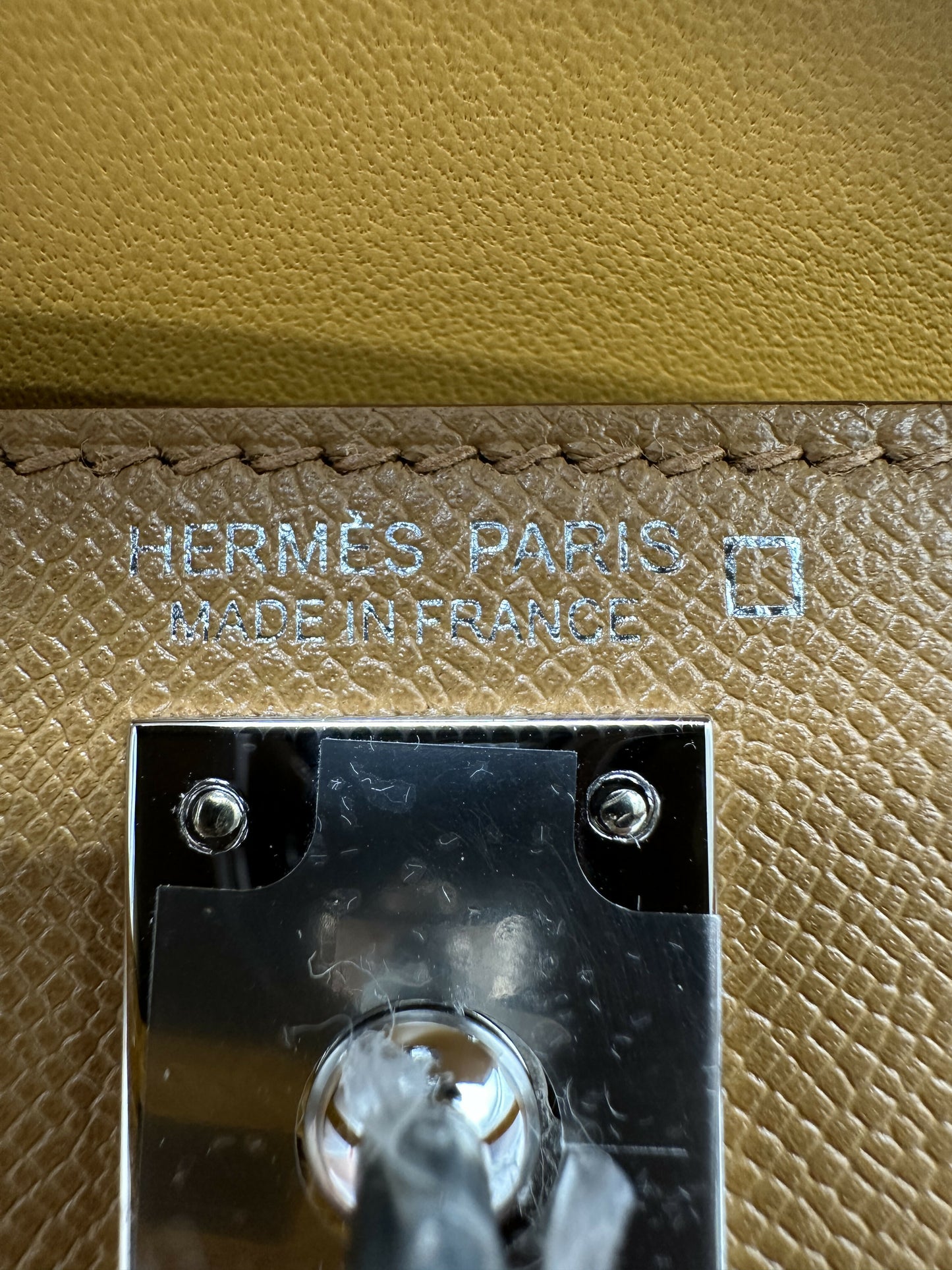 Hermès Kelly 20 Touch Madame/Alli Missi PHW K