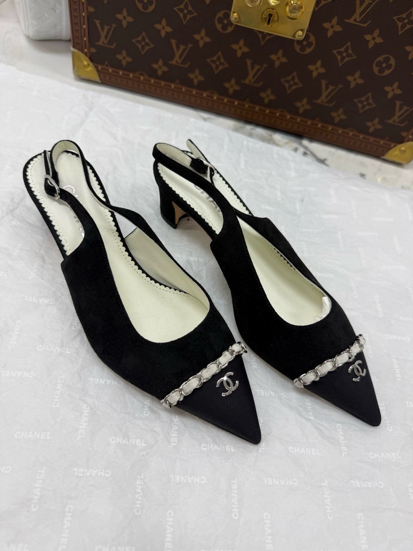 Chanel 23p black suede leather chain slingback heels – Wararni.com