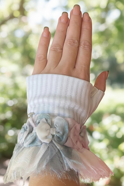 Rare Chanel 13C Paris-Versailles Mint Green Leather Silk Bows CC Fingerless Gloves Size 7.5