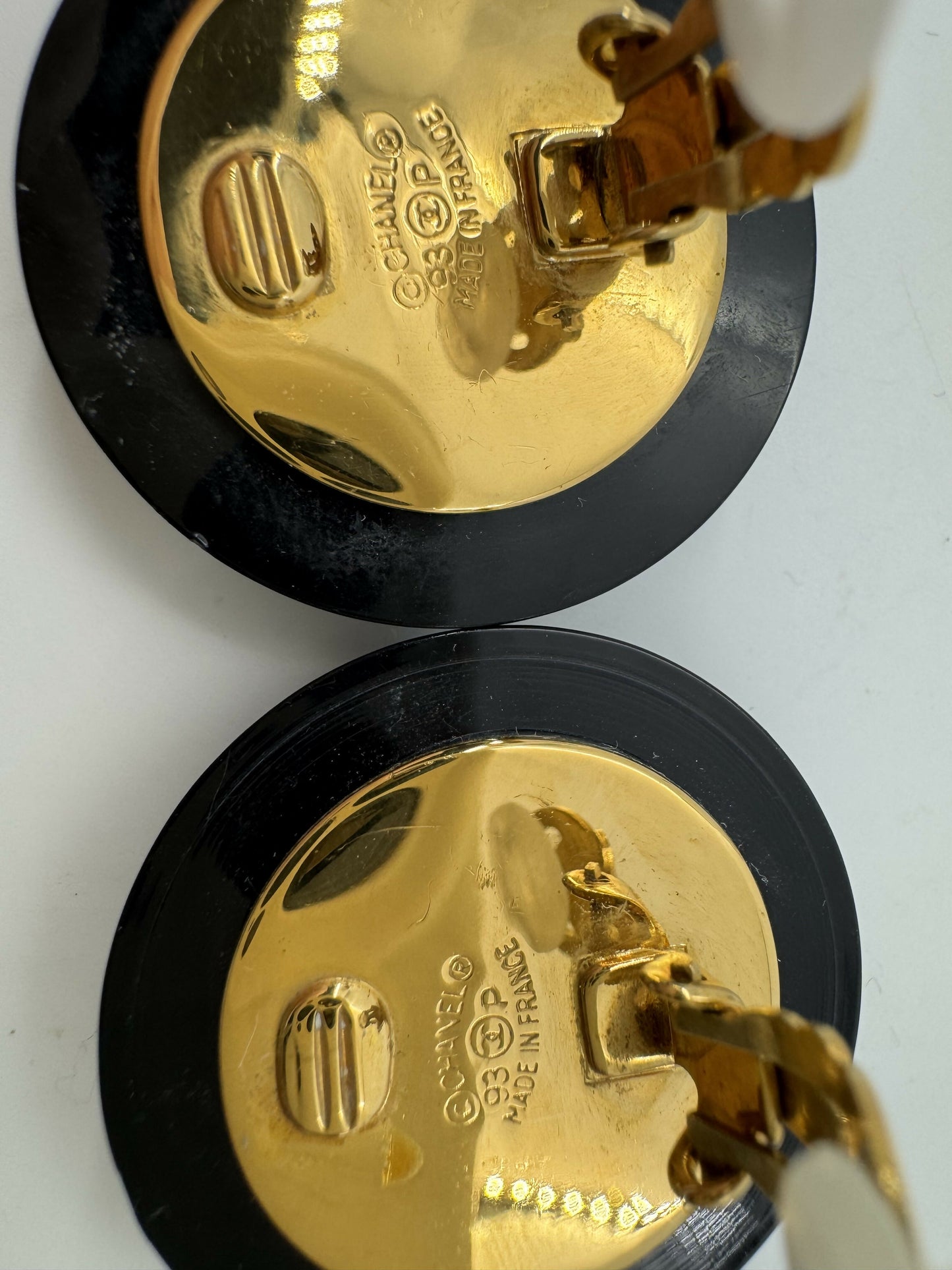 Chanel Vintage 93P Resin Gold-Plated Quilted Black Round Clip-on Earrings