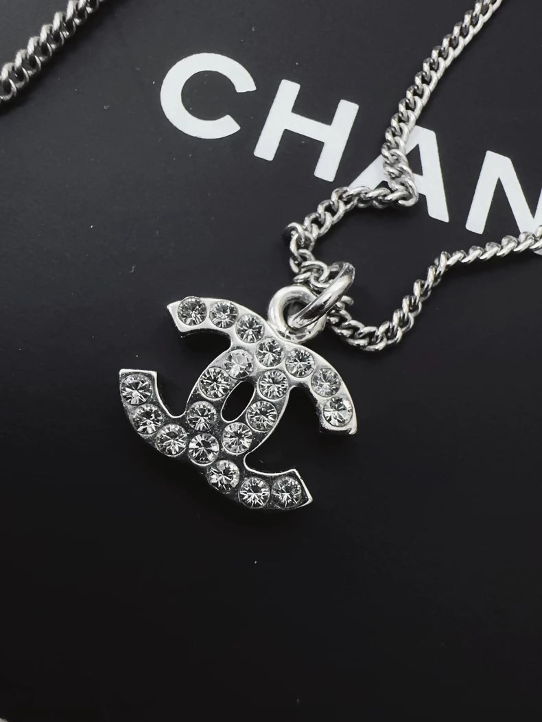 Classic Chanel 07V choker necklace in silver with double C