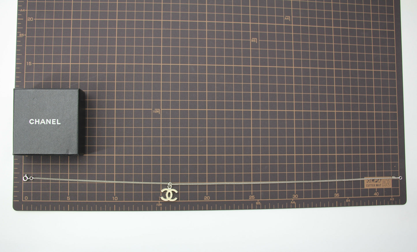 Chanel Vintage 07V Enamel Classic White CC Light Gold Necklace