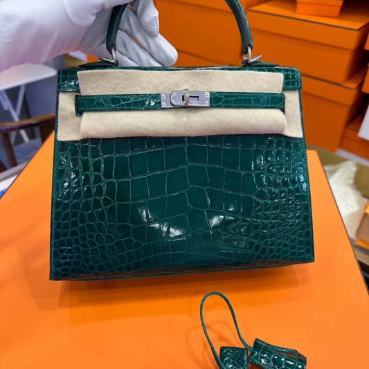 Hermès Kelly 25 Emerald Green shiny Crocodile with Palladium Hardware