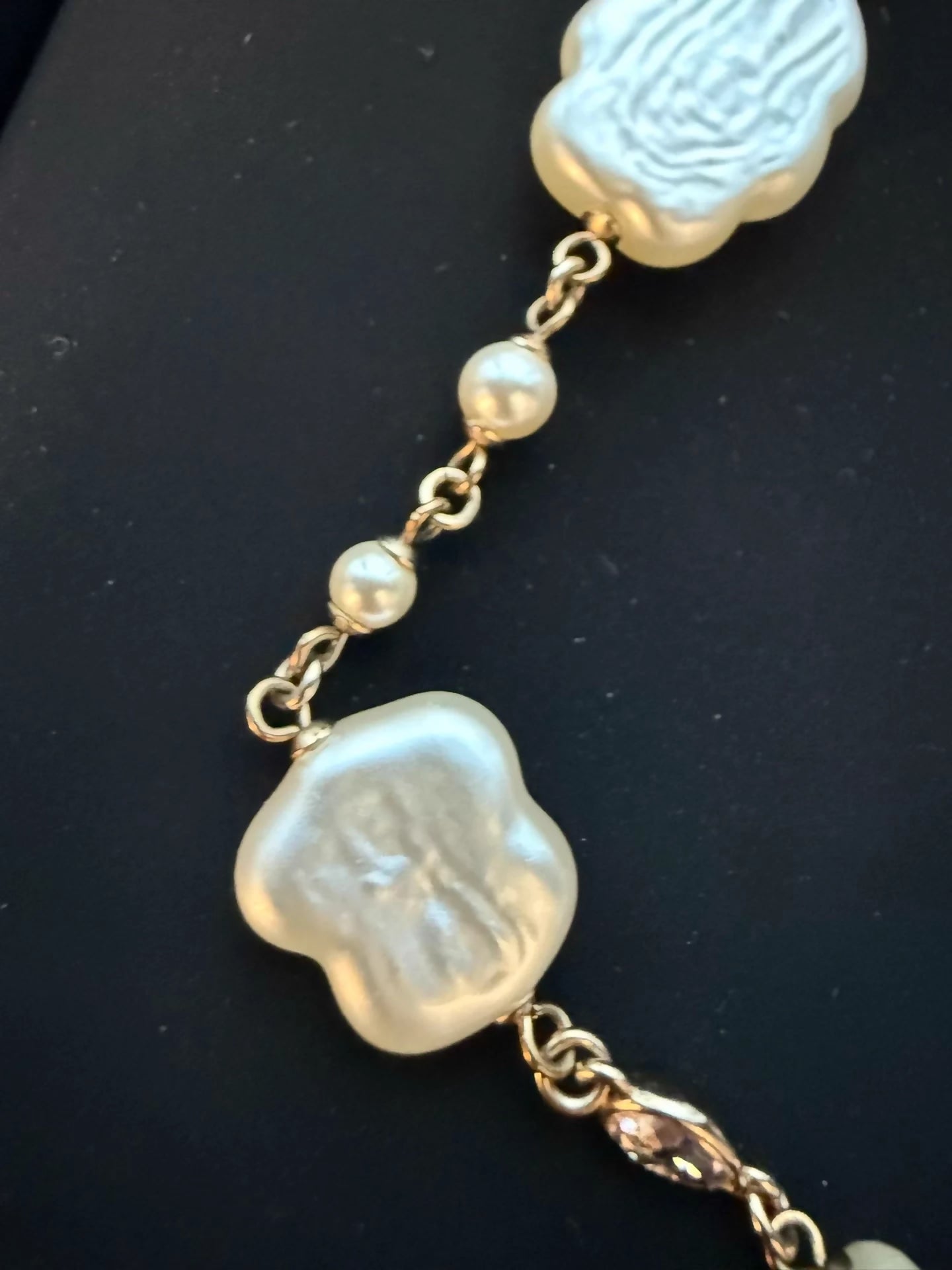 Chanel 25A camellia pearl necklace