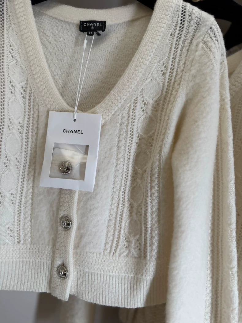 Chanel 23n Ski Collection cashmere cardigan