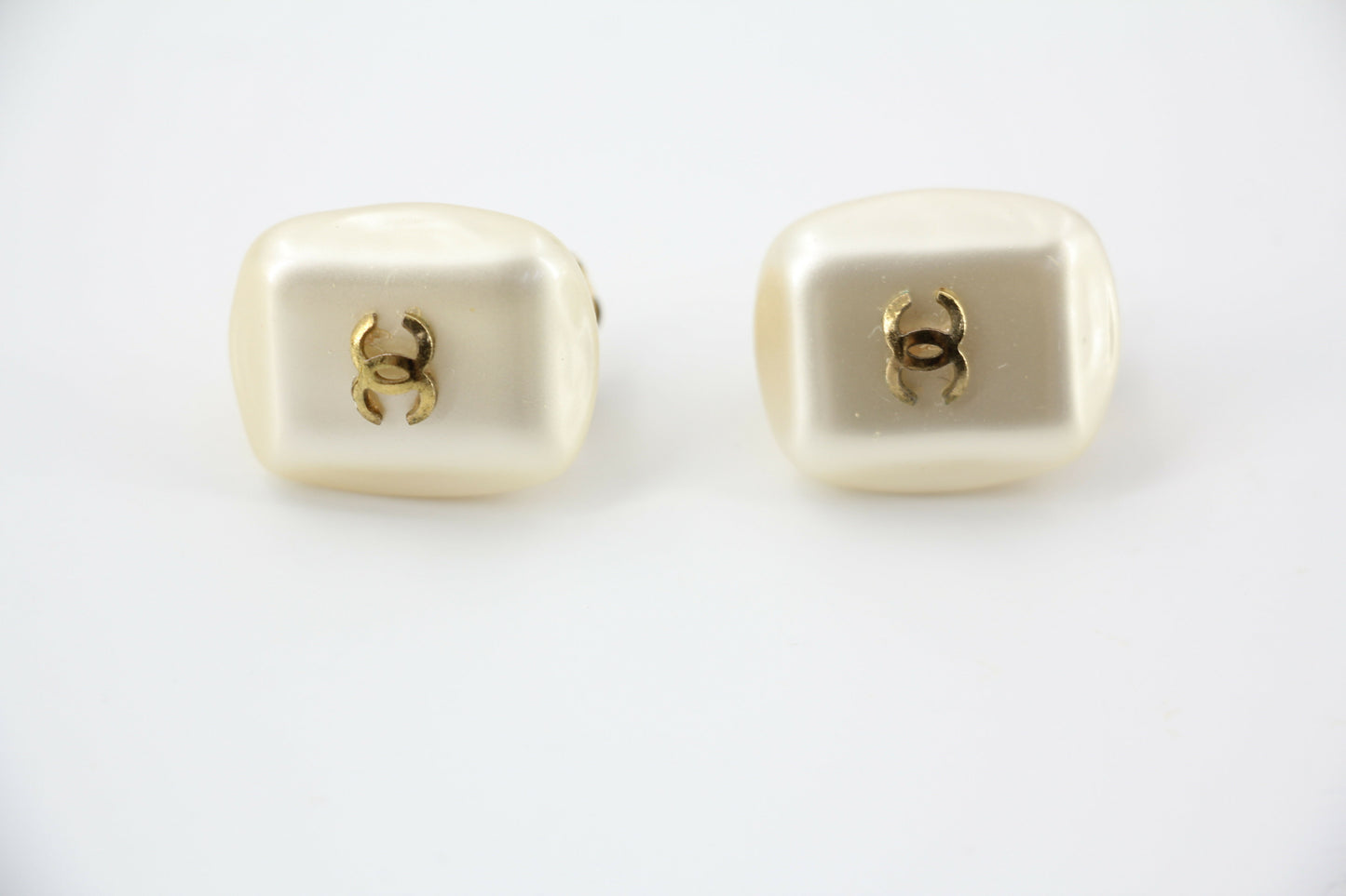 Chanel Vintage 95A Imitation Pearl Rectangular CC Clip-on Earrings