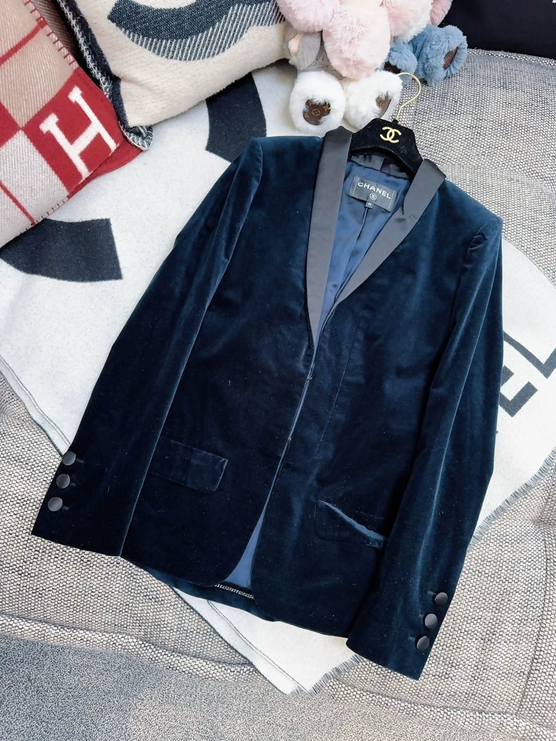 Chanel 18A midnight blue velvet suit jacket