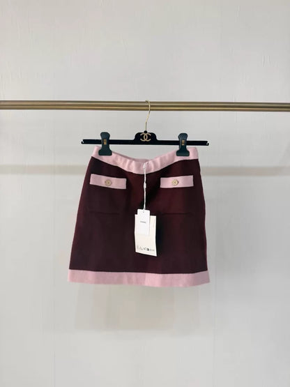 Chanel 25A burgundy two-pocket skirt