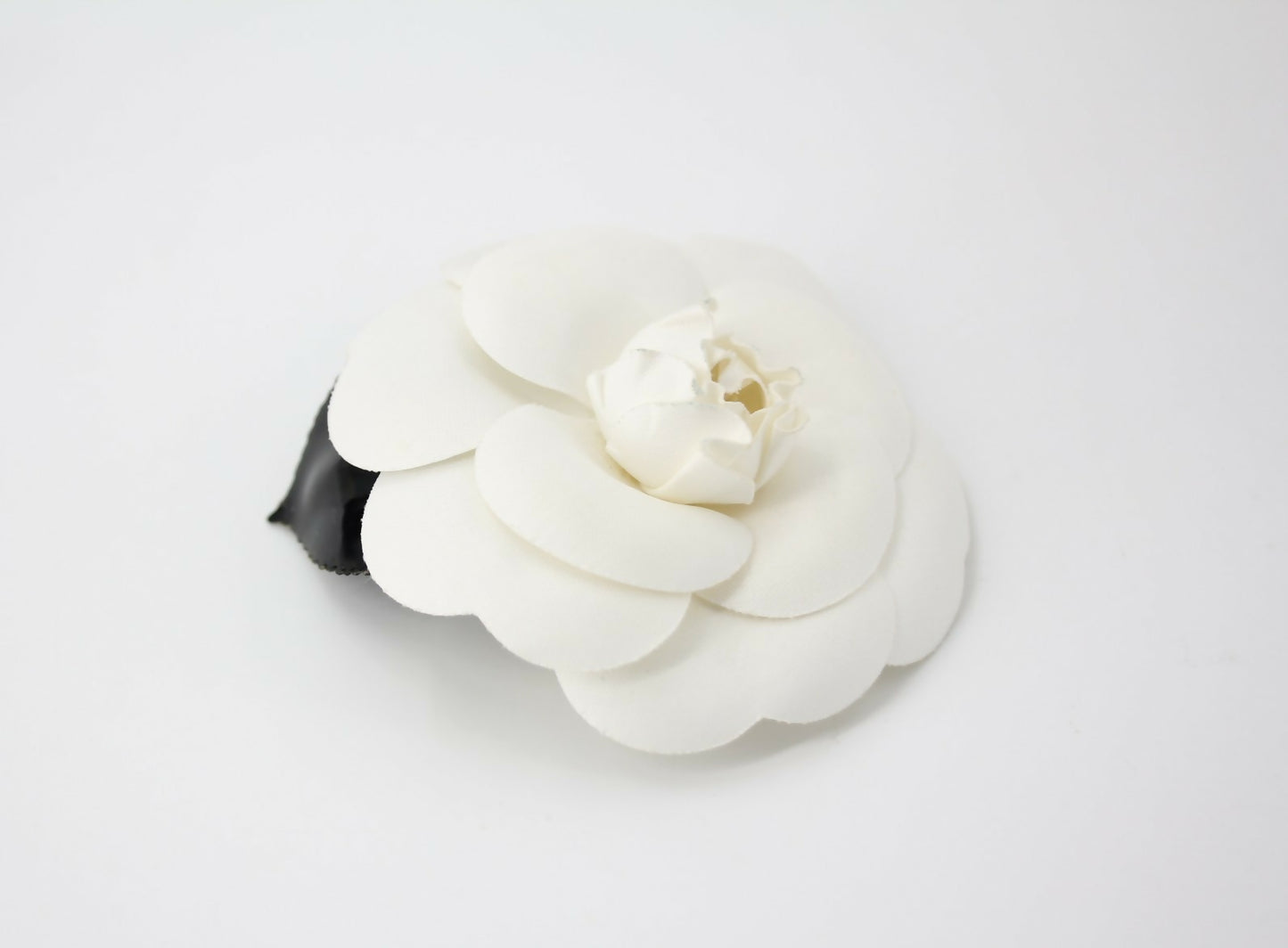 Chanel Vintage 81-85 Velvet Black Leaf White Camellia Brooch