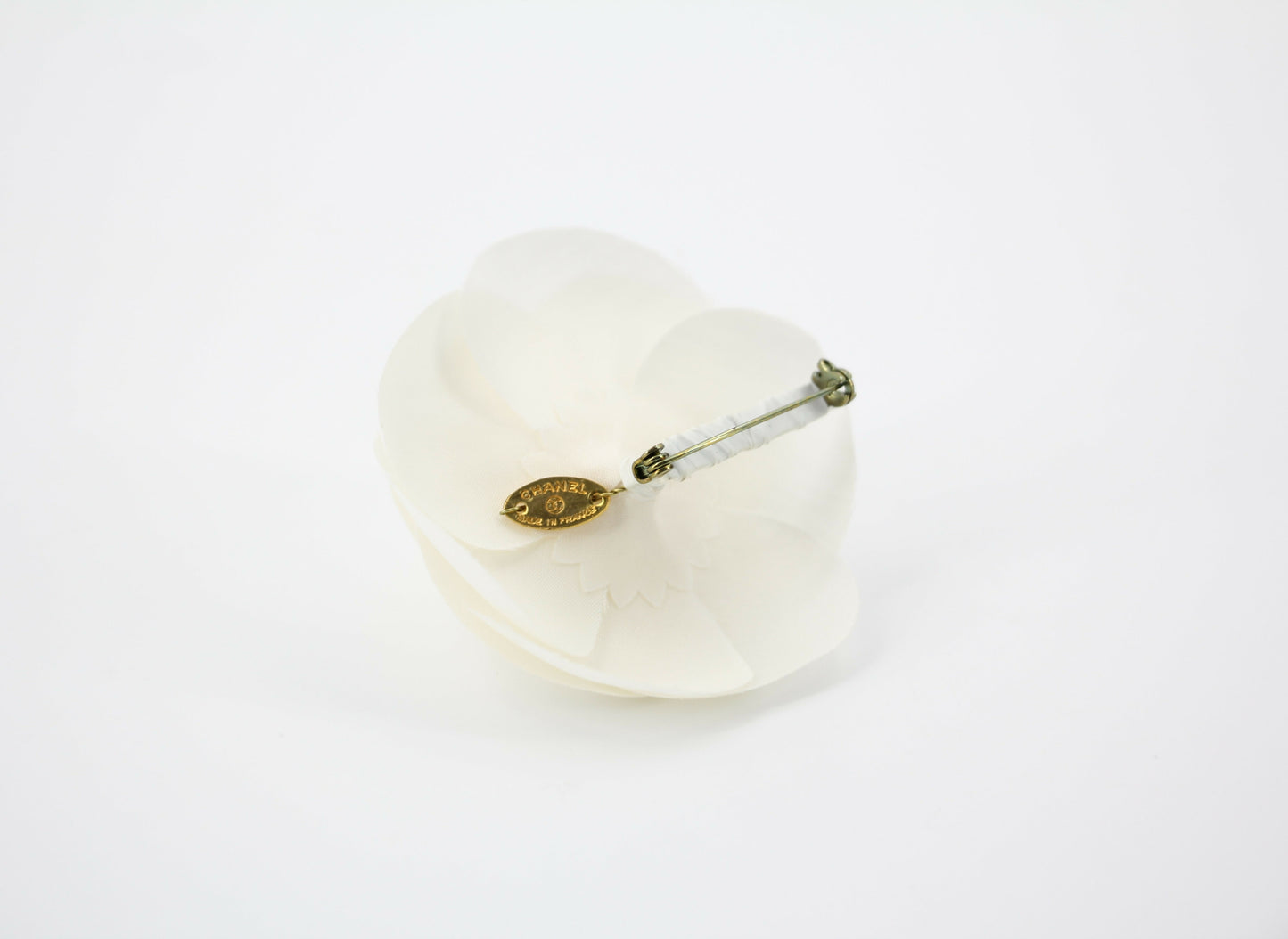 Chanel Vintage 81-85 Silk White Camellia Brooch