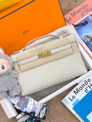 Hermès Kelly Pochette Craie matte crocodile Leather Gold hardware
