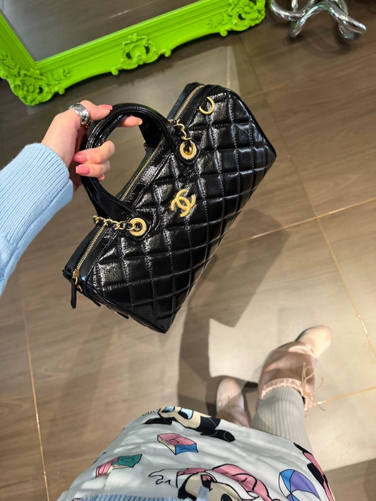 Chanel 25A leather large tote