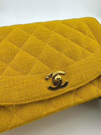 Chanel Vintage 91-94 Linen Matelassé 25 Yellow Small Shoulder Bag