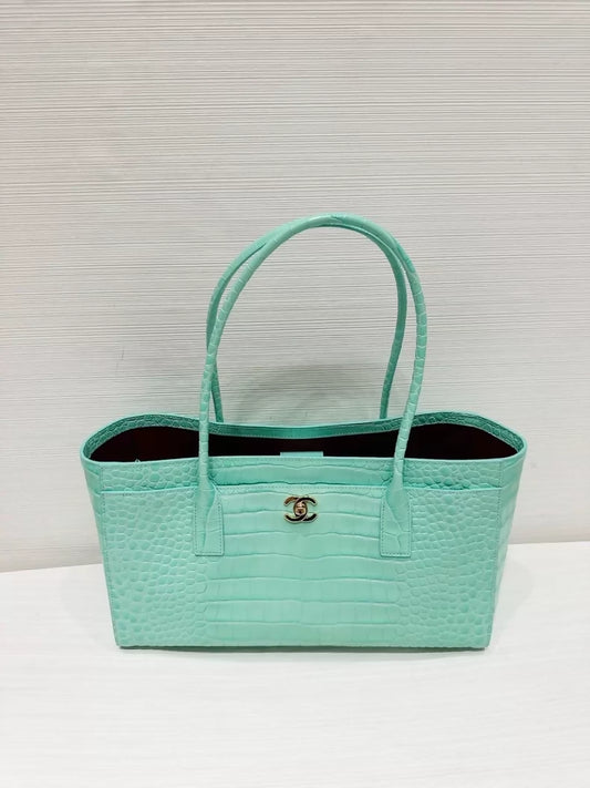 Chanel 26S mint green crocodile-embossed calf leather CEF tote bag