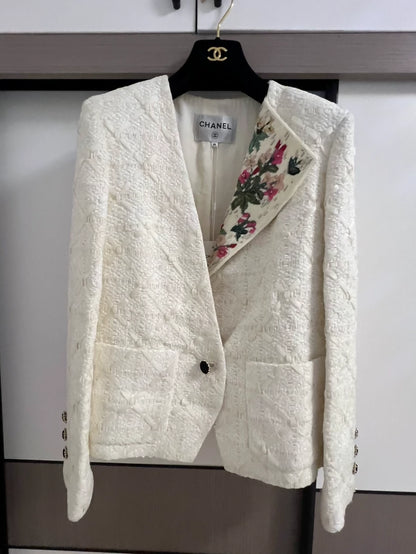 Chanel 21A ecru tweed flowers embroidery jacket